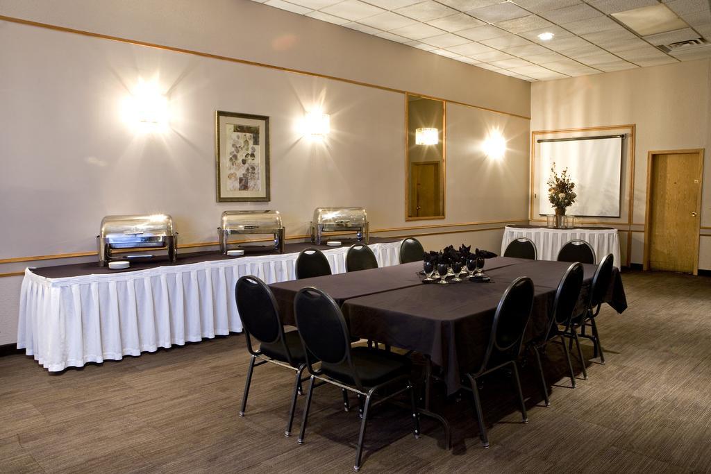 Heritage Inn Hotel & Convention Centre - موسجاو المطعم الصورة
